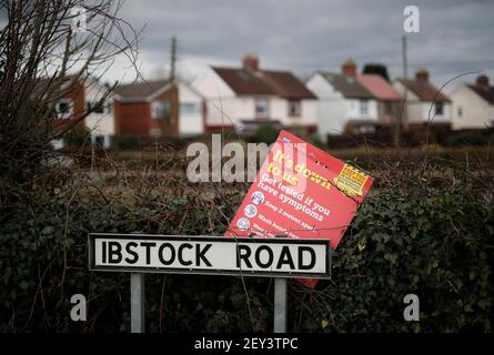 Ravenstone, Leicestershire, UK. 5th March 2021. A covid-19 warning sign sits in a hedge. North West Leicestershire has the highest coronavirus rate in England according to the latest Public Health England figures. Credit Darren Staples/Alamy Live News.