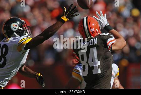 Cleveland Browns tight end Jordan Franks (87) and Jacksonville Jaguars  linebacker Quincy Williams (56) run down the field on a kickoff during the  second half of an NFL preseason football game, Saturday