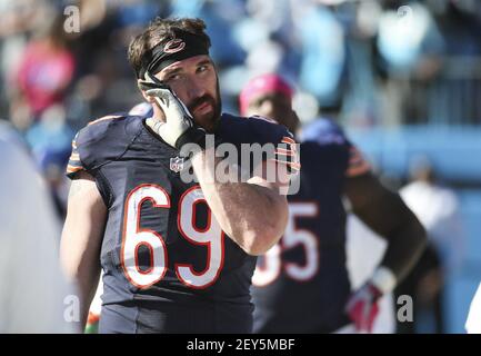 Matt Slauson # 68 Chicago Bears OG  Chicago bears football, Bears  football, Football helmets