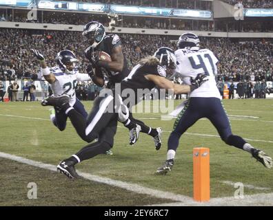 Philadelphia Eagles receptor ancho Jeremy Maclin (18) apiñado en la primera  mitad de la acción en la NFL Playoffs NFC - partido de fútbol entre los  Philadelphia Eagles y Cowboys en Dallas