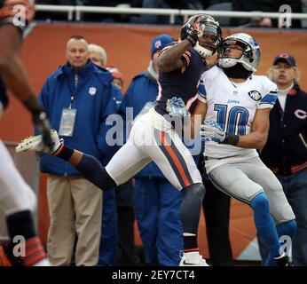 Chicago Bears wide receiver Brandon Marshall warms up before the game  against the Detroit Lions at Soldier Field in Chicago on November 10, 2013.  UI/Brian Kersey Stock Photo - Alamy