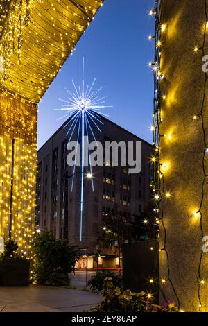 WA17990-00.....WASHINGTON - Christmas decorations in Seattle's West Lake Park with the Seattle Star on the Macy Building. Stock Photo