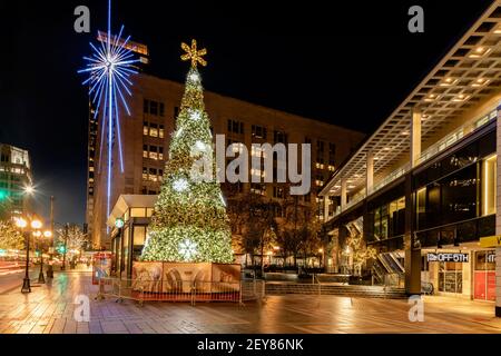 WA17995-00.....WASHINGTON - Christmas tree at Westlake Center along Pine Street in Seattle Stock Photo