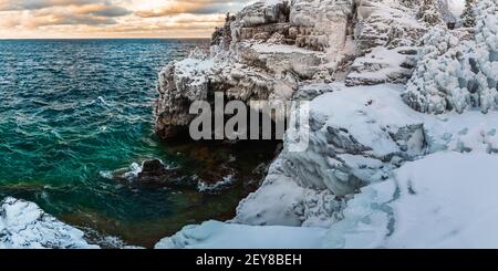 Indian Head Cove & The Grotto Bruce Peninsula National Park Tobermory Ontario Canada in winter Stock Photo