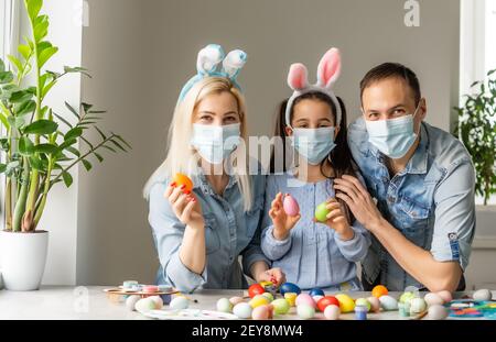 Our Sunday tradition. Mom dad and daughter aprons in kitchen. Cooking  concept. Prepare delicious breakfast. Lunch time. Family having fun cooking  together. Teach kid cooking food. Cooking together Stock Photo - Alamy
