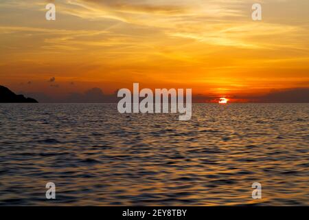 Sunrise boat   thailand kho tao bay coastline south china sea Stock Photo