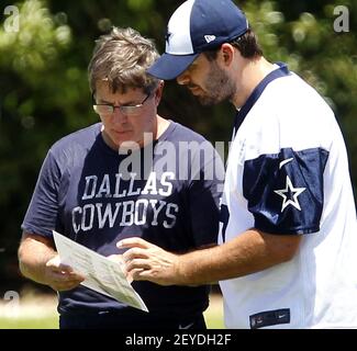 Dallas Cowboys offensive coordinator Bill Callahan, middle, talks with  quarterback Tony Romo (9) and tackle Tyron Smith (77) at the morning  walk-through practice during training camp Saturday August 9, 2014, in  Oxnard