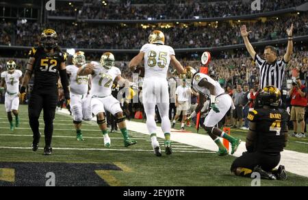 Arizona Cardinals tight end Troy Niklas (87) pulls in a touchdown