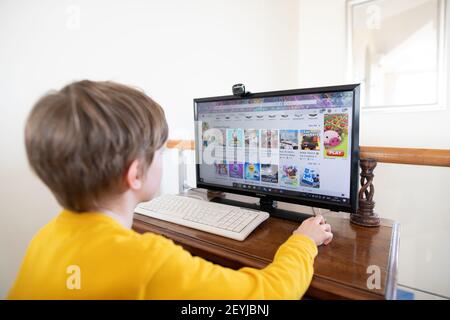 Boy playing roblox on pc hi-res stock photography and images - Alamy