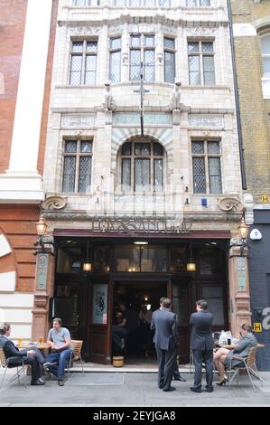 People chatting outside the Fox and Anchor pub in Farringdon, London, England Stock Photo