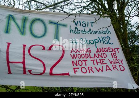 Stop HS2 protest campaign banner and HS2 rail route map in Wendover ...