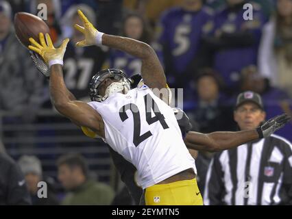 Pittsburgh Steelers' Ike Taylor (24) breaks up a pass intended for