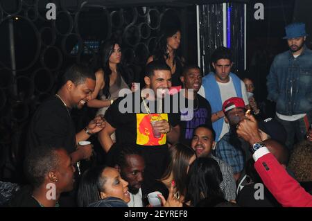 14 February 2012 - Miami, Florida - Drake attends Club Paradise ..., حجم الصورة 450x319