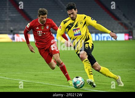 Munich, Germany. 06th Mar, 2021. Football: Bundesliga, FC Bayern München - Borussia Dortmund, Matchday 24 at Allianz Arena. Dortmund's defender Mats Hummels (r-l) and Munich's midfielder Thomas Müller. IMPORTANT NOTE: In accordance with the regulations of the DFL Deutsche Fußball Liga and the DFB Deutscher Fußball-Bund, it is prohibited to use or have used photographs taken in the stadium and/or of the match in the form of sequence pictures and/or video-like photo series. Credit: Sven Hoppe/dpa-POOL/dpa/Alamy Live News Stock Photo