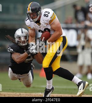 Pittsburgh Steelers Heath Miller (83) breaks a tackle by Oakland