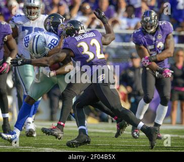 Baltimore Ravens' Ray Lewis warms-up prior to the Ravens game against the  Cleveland Browns, at M & T Bank Stadium in Baltimore, Maryland on December  17 2006. (UPI Photo/Kevin Dietsch Stock Photo 