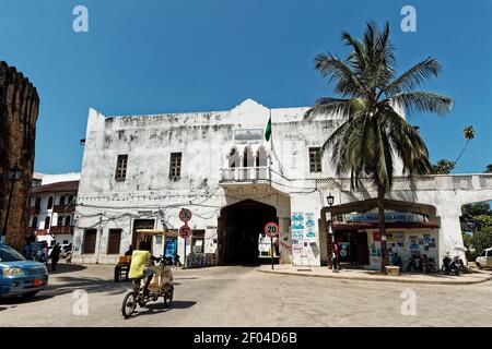 Stonetown (Tanzania, Zanzibar Archipelago). Streets and harbour in old Stone Town of Zanzibar City, historical colonial stony buildings, narrow street Stock Photo