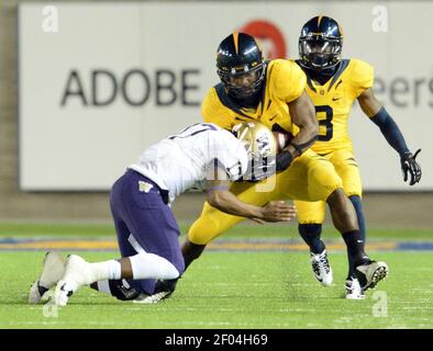 Washington quarterback Keith Price (17) hands off the ball to Bishop Sankey  (25) during second half of the MAACO Bowl NCAA college football game  against Boise State, Saturday, Dec. 22, 2012, in