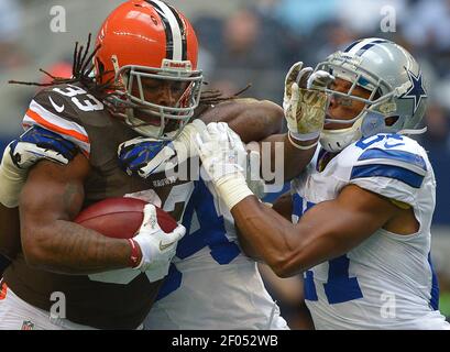 Photo: Dallas Cowboys Gerald Sensabaugh tackles New York Giants Bear Pascoe  at MetLife Stadium in New Jersey - NYP20120101112 