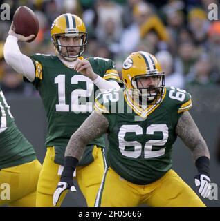 Green Bay Packers quarterback Aaron Rodgers warms up before an NFL football  game against the Tennessee Titans Thursday, Nov. 17, 2022, in Green Bay,  Wis. (AP Photo/Morry Gash Stock Photo - Alamy