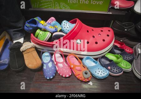 Crocs shoe online dept