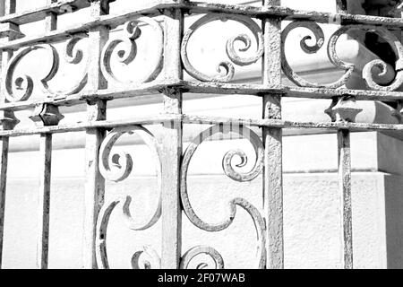 Rusty balauster acces  abstract handrail in the white concrete wall and shadow Stock Photo