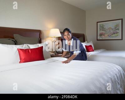 Maid making begin hotel room, Philadelphia, USA Stock Photo