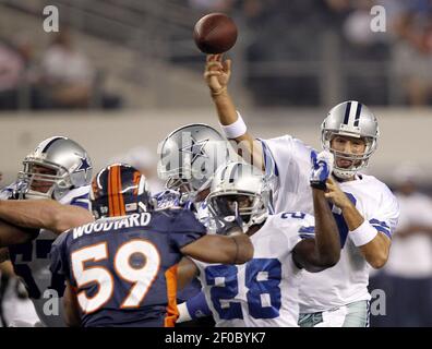 Dallas Cowboys Tony Romo releases a pass in the 3rd quarter at