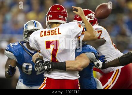 Detroit Lions defensive end Kyle Vanden Bosch (93), wearing red contacts,  before a preseason NFL football game with the Buffalo Bills, Thursday,  Sept. 2, 2010, in Detroit. (AP Photo/Tony Ding Stock Photo - Alamy