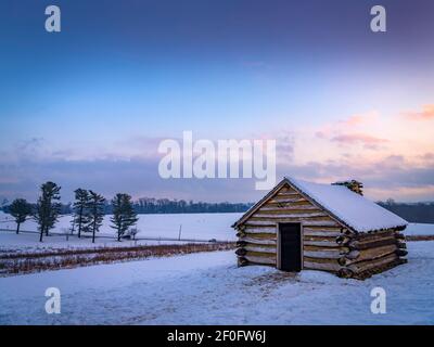 Log cabins in the winter snow, Valley Forge National Park Stock Photo