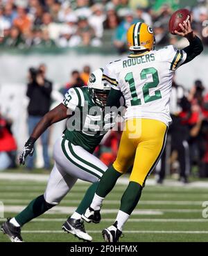 New York Jets David Harris (52) runs down Green Bay Packers