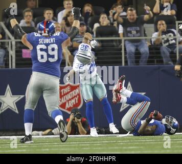 07 October 2007: New York Giants Rich Seubert #69 tackles New York