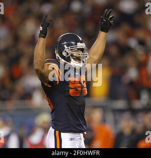 Chicago Bears linebacker Pisa Tinoisamoa (59) leaves the field