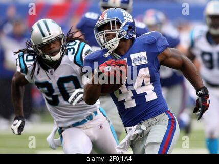 New York Giants' Ahmad Bradshaw flexes after scoring a second-quarter  touchdown against the Pittsburgh Steelers at The New Meadowlands Stadium in  East Rutherford, New Jersey, on Saturday, August 21, 2010. (Photo by