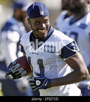 Dallas Cowboys' Roy Williams wears the jersey of teammate Marion