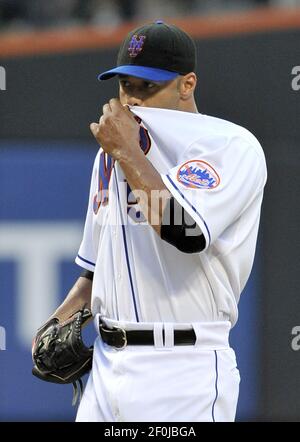 New York Mets pitcher Johan Santana receives his gold glove award before  the game against the Milwaukee Brewers at Shea Stadium in New York City on  April 13, 2008. (UPI Photo/John Angelillo