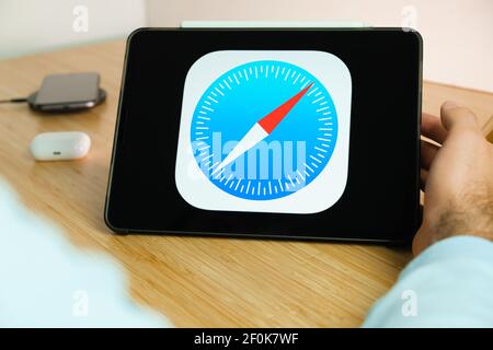 Safari App Icon On Iphone Close Up Macro Usa Stock Photo Alamy