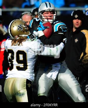 https://l450v.alamy.com/450v/2f0kyrr/carolina-panthers-tight-end-jeff-king-47-holds-onto-a-pass-as-new-orleans-saints-safety-chris-reis-39-tries-to-make-the-tackle-during-the-second-quarter-the-panthers-defeated-the-saints-23-10-at-bank-of-america-stadium-in-charlotte-north-carolina-sunday-january-3-2010-photo-by-jeff-sinercharlotte-observermctsipa-usa-2f0kyrr.jpg