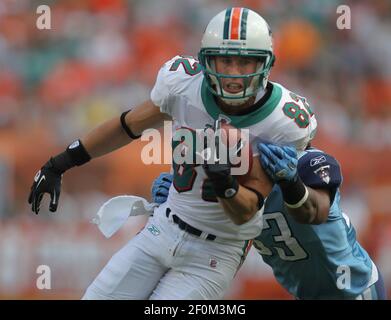 Miami Dolphins middle linebacker Elandon Roberts (52) is shown during an  NFL football game against the Tennessee Titans, Sunday, Jan. 2, 2022, in  Nashville, Tenn. (AP Photo/John Amis Stock Photo - Alamy