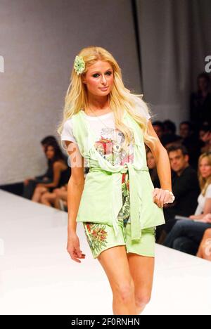 Paris Hilton Shopping in West Hollywood October 21, 2009 – Star Style