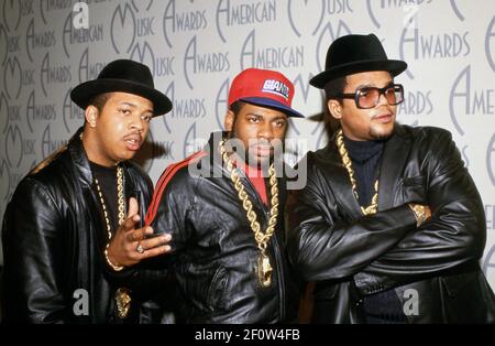 LOS ANGELES - JANUARY 26: Reverend Run, Jam Master Jay and Darryl McDaniels of the hip hop group 'Run DMC' pose for a portrait backstage at the American Music Awards at the Shrine Auditorium on January 26, 1987 in Los Angeles, California  Credit: Ralph Dominguez/MediaPunch Stock Photo