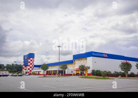 Gwinnett County, Ga / USA - 07 29 20: Corner distant view of BrandMart USA Stock Photo