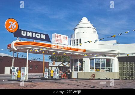 Archival union 76 gas station hi-res stock photography and