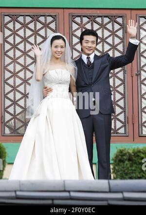 28 September 2008 - Seoul, South Korea : Korean movie star Kwon Sang-Woo (right), his fiancee former Miss Korea and actress Son Tae-Young poses with photographers holds a press conference his wedding ceremony at the Shilla Hotel in Seoul on September 28, 2008. Photo Credit: Lee Young-ho/Sipa Press /0809301521