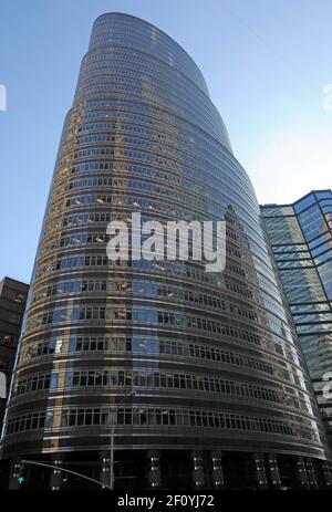 Bernard Madoff offices were in Lipstick Building, postmodern skyscraper ...