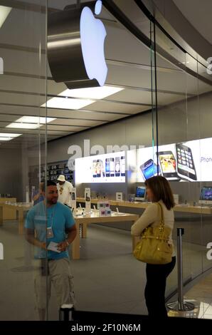 Apple Store in Aventura, Florida Editorial Stock Photo - Image of aventura,  electronics: 163001653