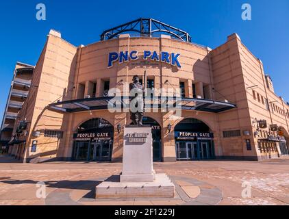 The Honus Wagner statue in front of PNC Park where the Pittsburgh Pirates play baseball, Pittsburgh, Pennsylvania, USA Stock Photo