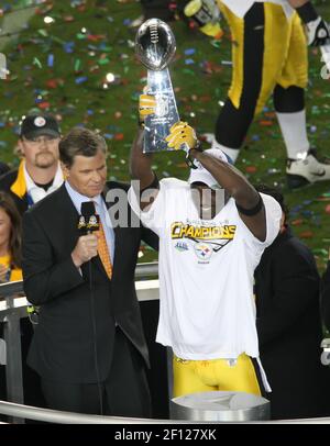 Super Bowl MVP Pittsburgh Steelers Santonio Holmes holds the Vince