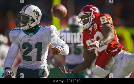 Kansas City Chiefs' Mark Bradley (83) celebrates with Chiefs tight