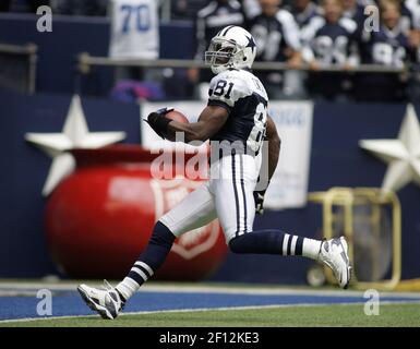 Washington Redskins wide receiver Santana Moss misses a pass from  quarterback Jason Campbell as he is covered by Dallas Cowboys Ken Hamlin  (26) and Terence Newman (41) during the third quarter at